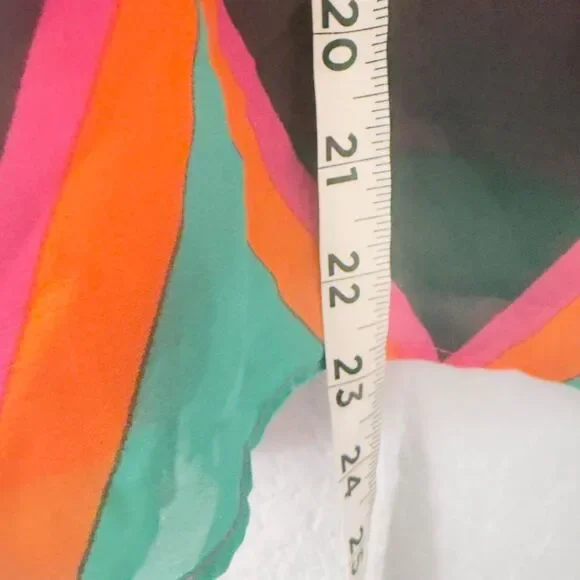 Bisou Bisou multicoloured floral blouse with a deep V-neck and bell sleeves - Picture 5 of 5